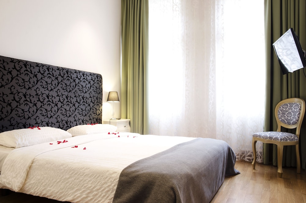 dolce vita suites hotel