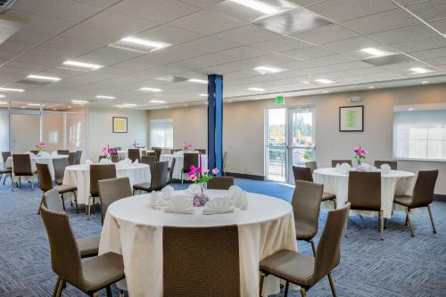 holiday inn express hotel and suites oroville lake by ihg