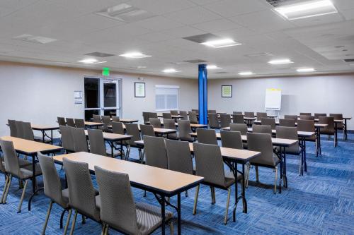 holiday inn express hotel and suites oroville lake by ihg