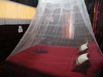 baan are gong riverside homestay