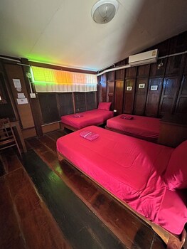 baan are gong riverside homestay