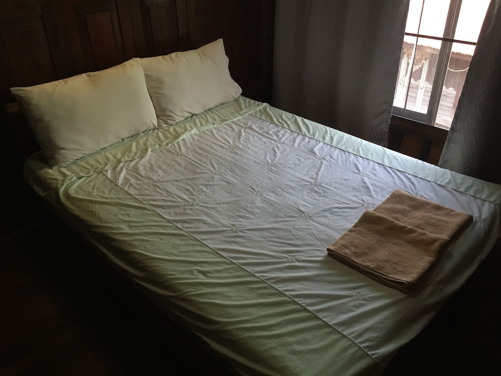 baan are gong riverside homestay