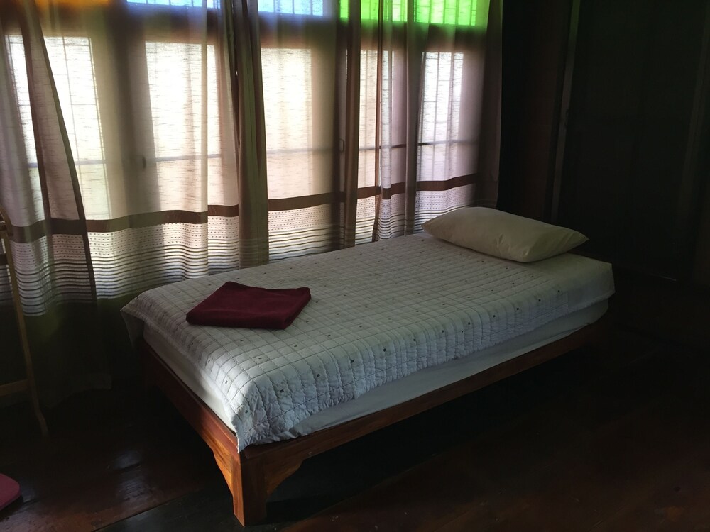 baan are gong riverside homestay