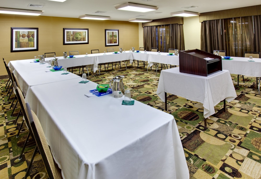 holiday inn express hotel and suites pleasant prairie kenosha by ihg