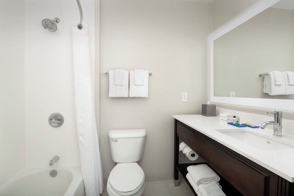 holiday inn express and suites puyallup tacoma are