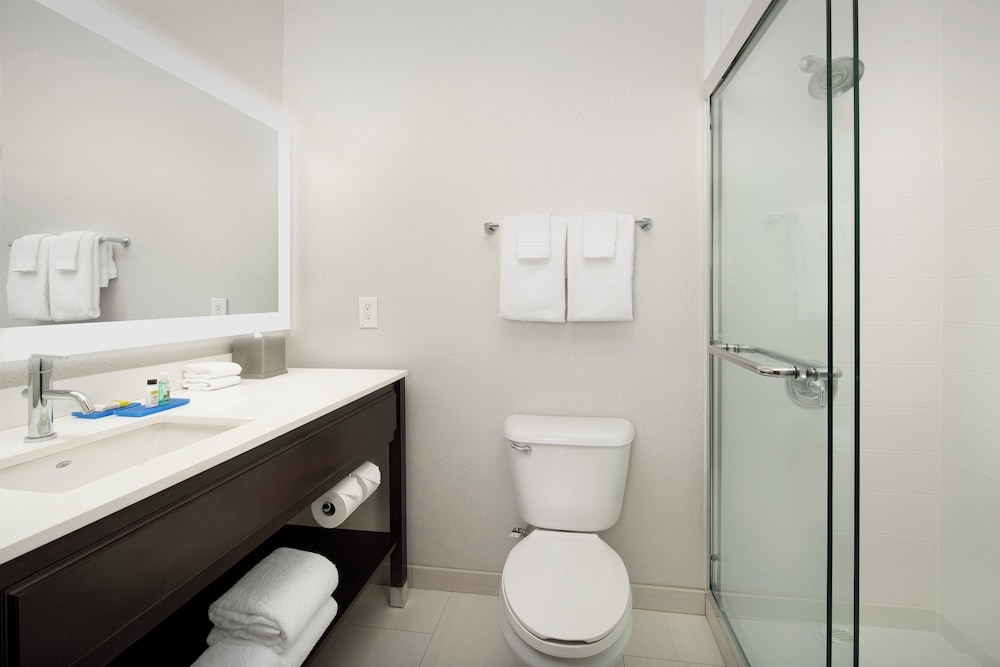holiday inn express and suites puyallup tacoma are