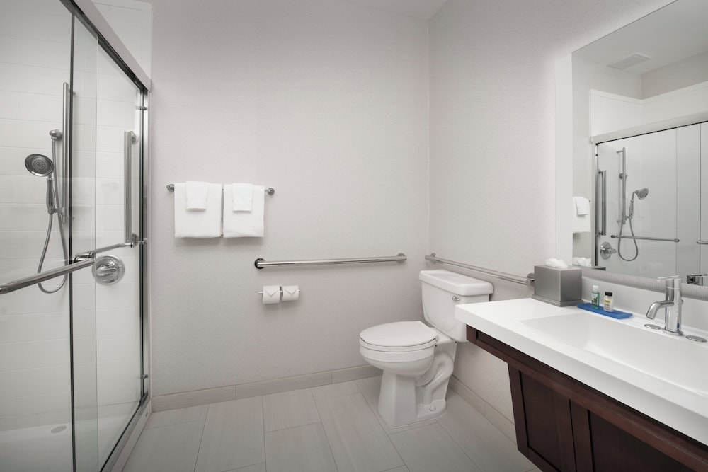 holiday inn express and suites puyallup tacoma are