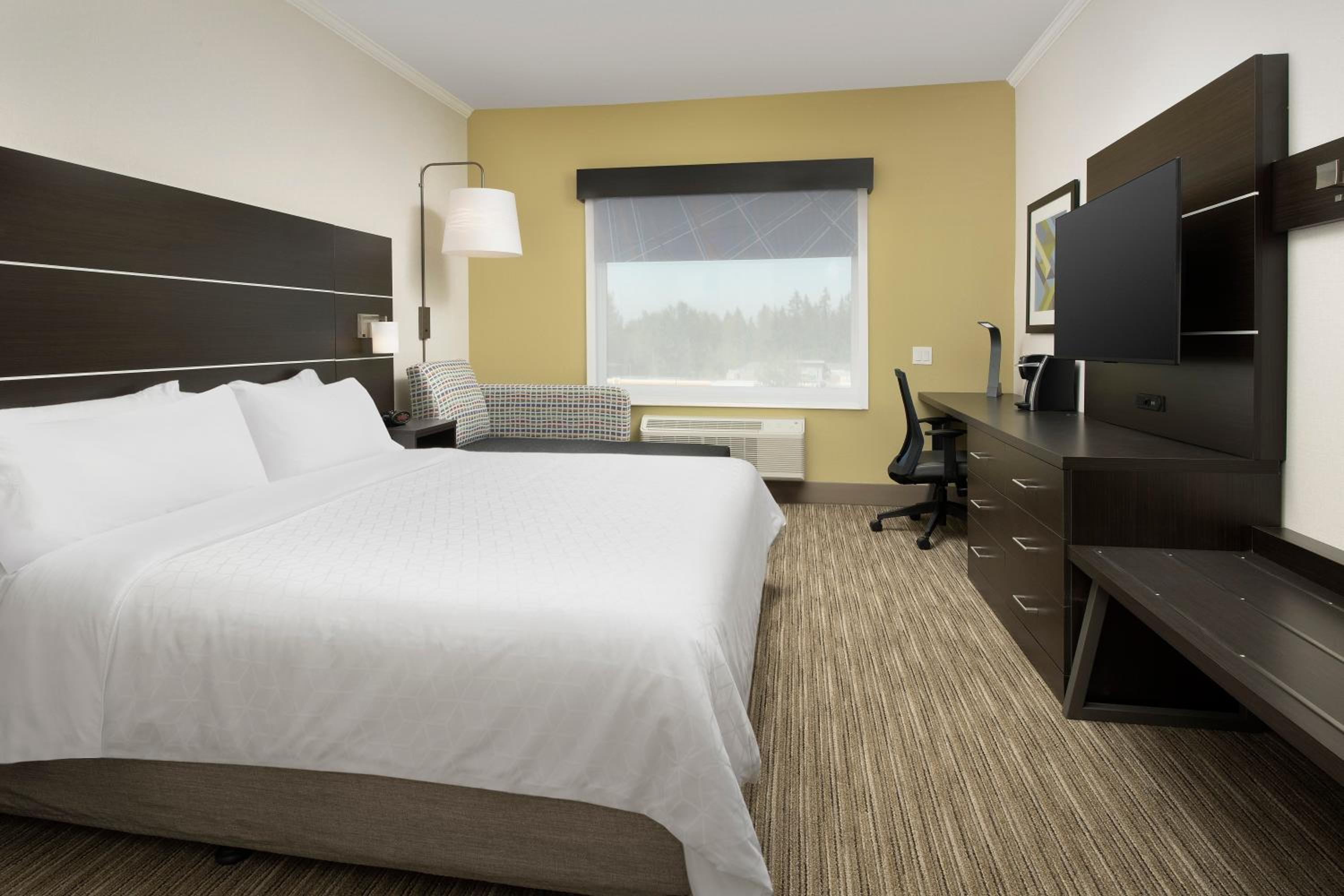 holiday inn express and suites puyallup tacoma are