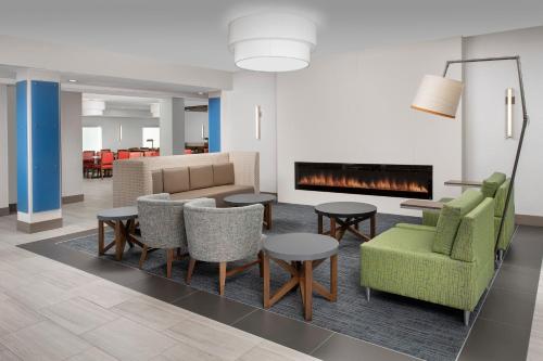holiday inn express and suites puyallup tacoma are
