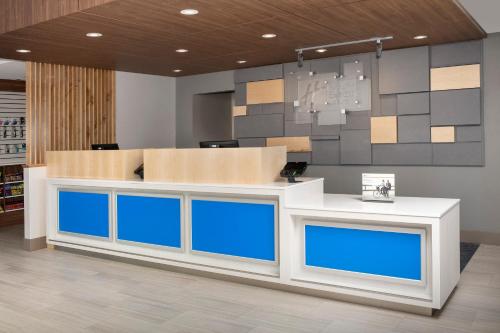 holiday inn express and suites puyallup tacoma are