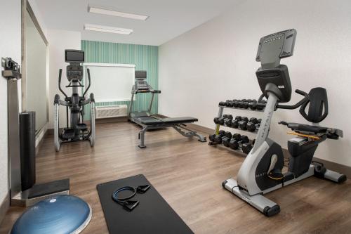 holiday inn express and suites puyallup tacoma are