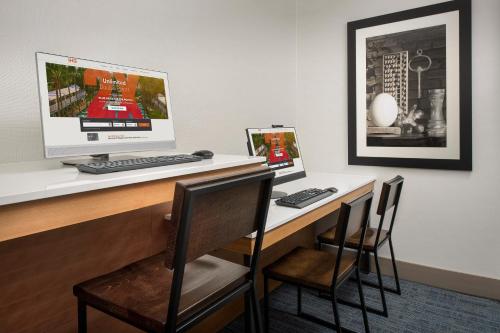holiday inn express and suites puyallup tacoma are