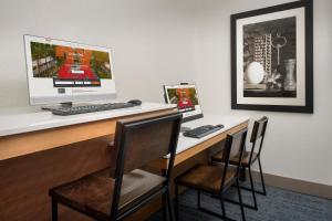 holiday inn express and suites puyallup tacoma are