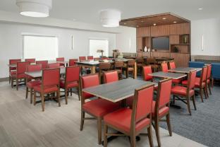 holiday inn express and suites puyallup tacoma are