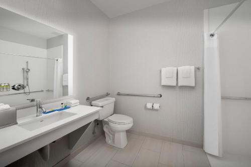 holiday inn express and suites puyallup tacoma are
