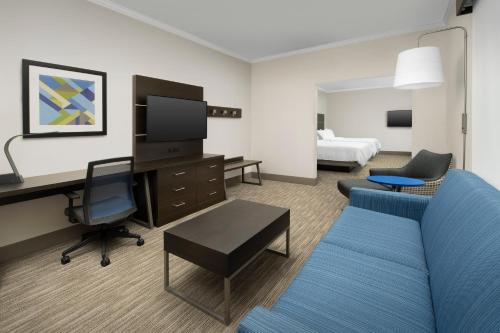 holiday inn express and suites puyallup tacoma are
