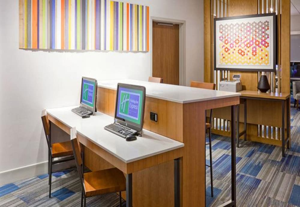 holiday inn express hotel and suites quincy i 10 by ihg