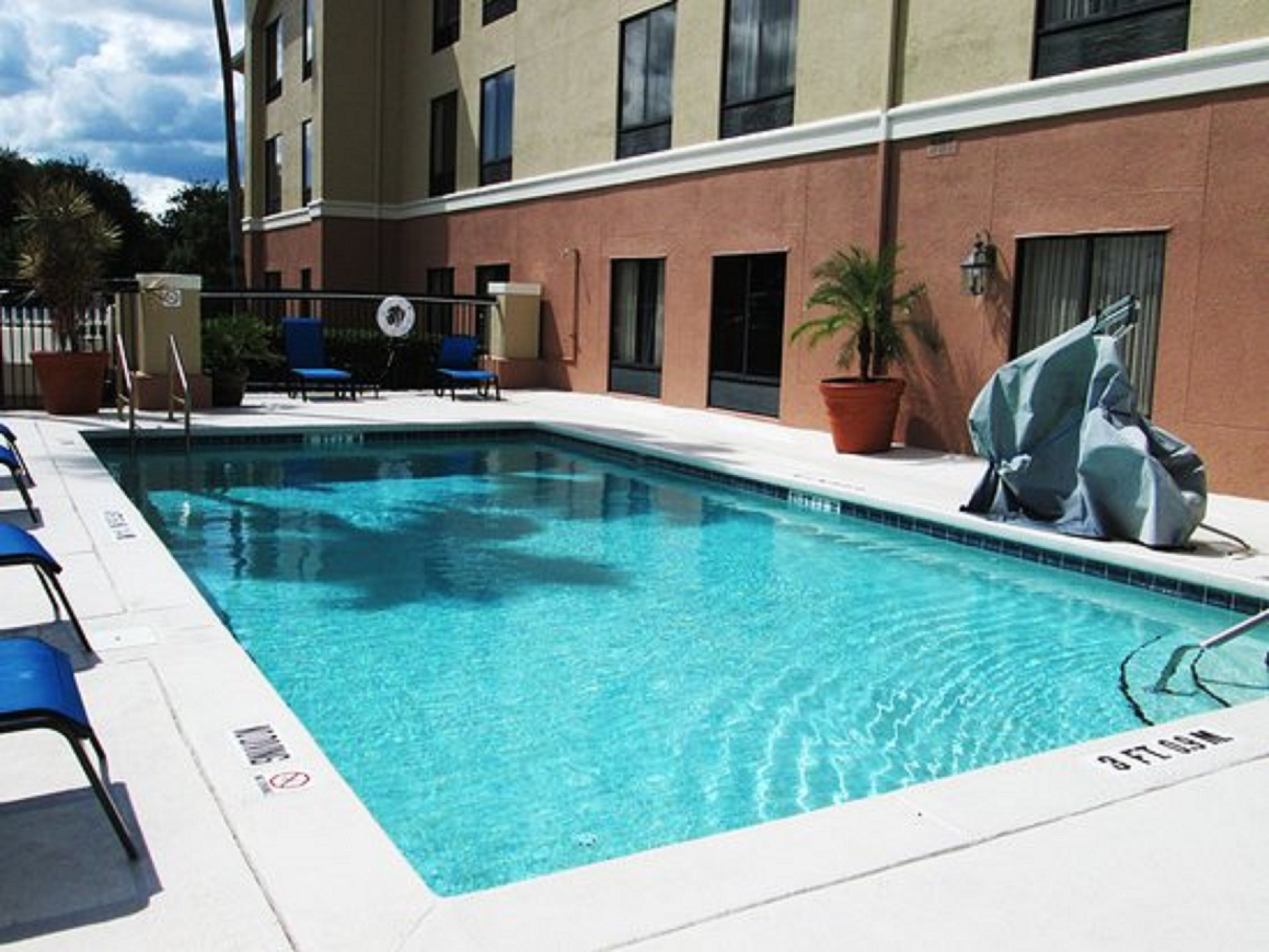 holiday inn express hotel and suites quincy i 10 by ihg