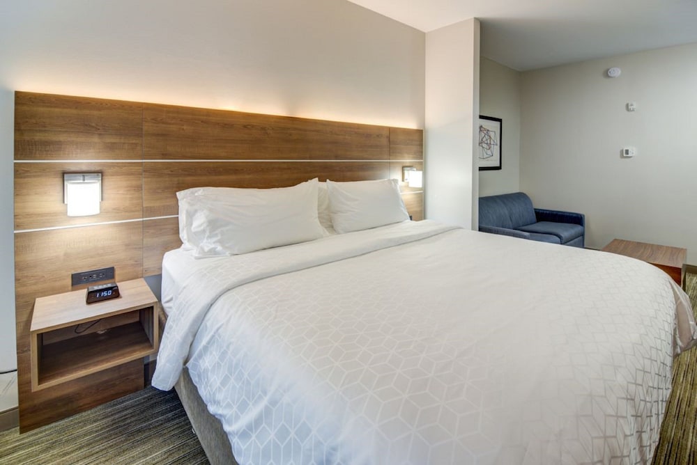 holiday inn express hotel and suites quincy i 10 by ihg
