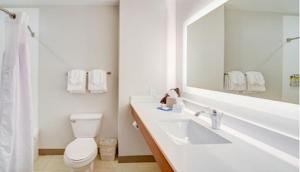 holiday inn express hotel and suites quincy i 10 by ihg