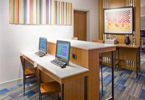 holiday inn express hotel and suites quincy i 10 by ihg
