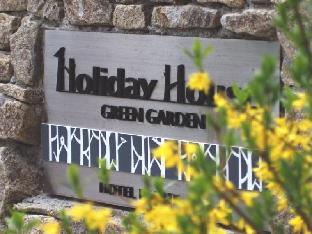 holiday house green garden