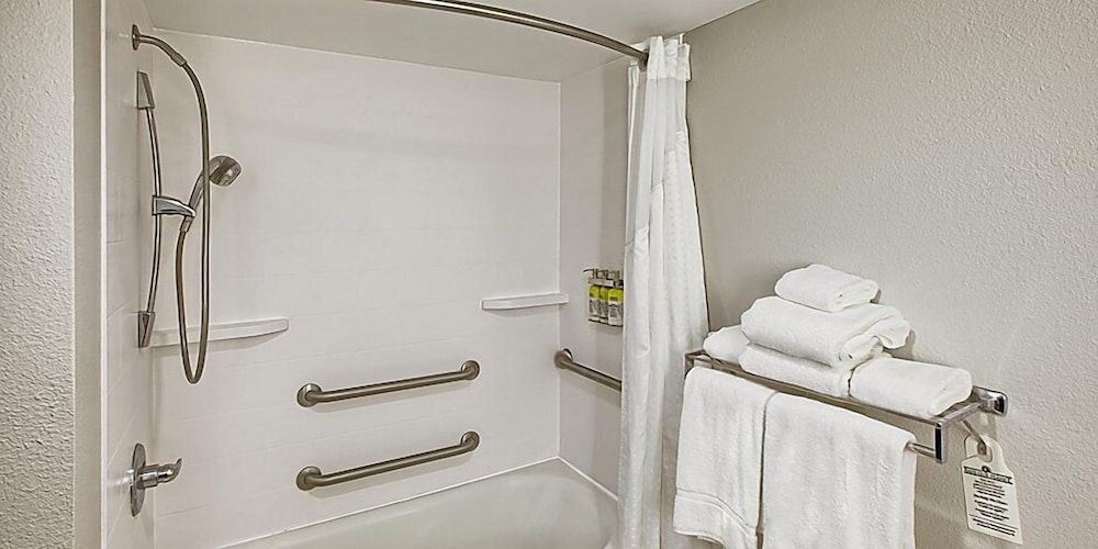 holiday inn express and suites raleigh north wake