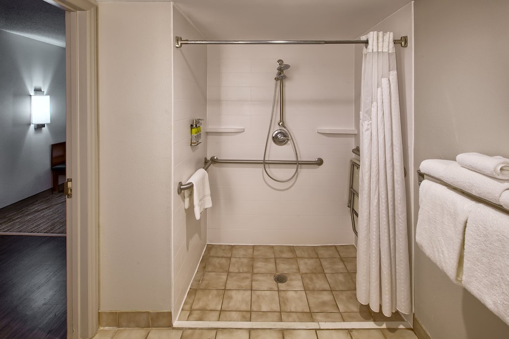holiday inn express and suites raleigh north wake