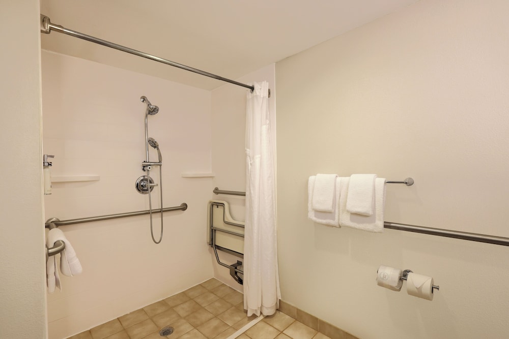 holiday inn express and suites raleigh north wake