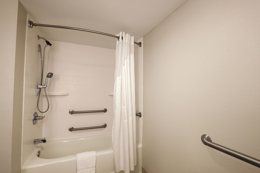 holiday inn express and suites raleigh north wake