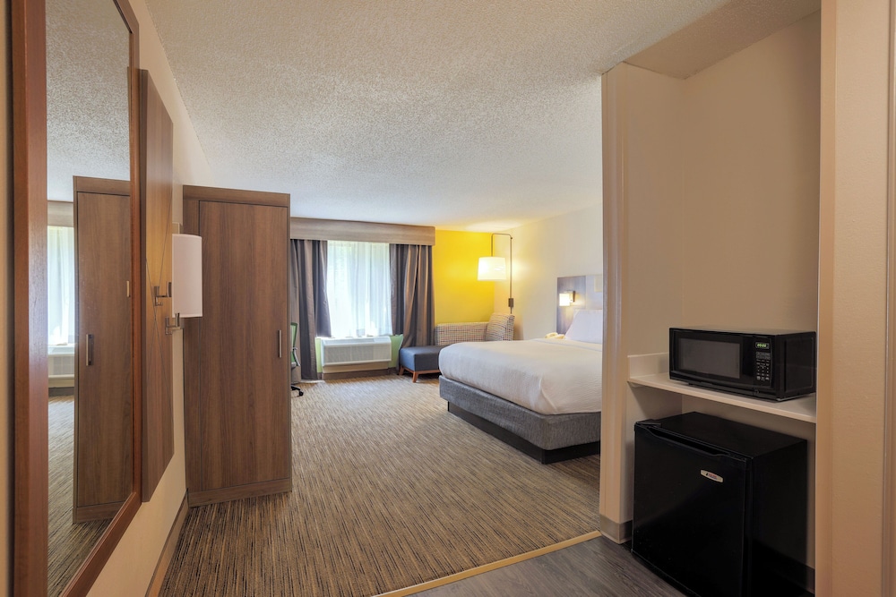 holiday inn express and suites raleigh north wake
