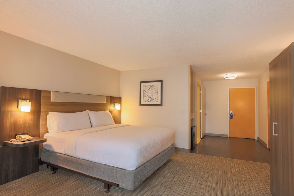 holiday inn express and suites raleigh north wake