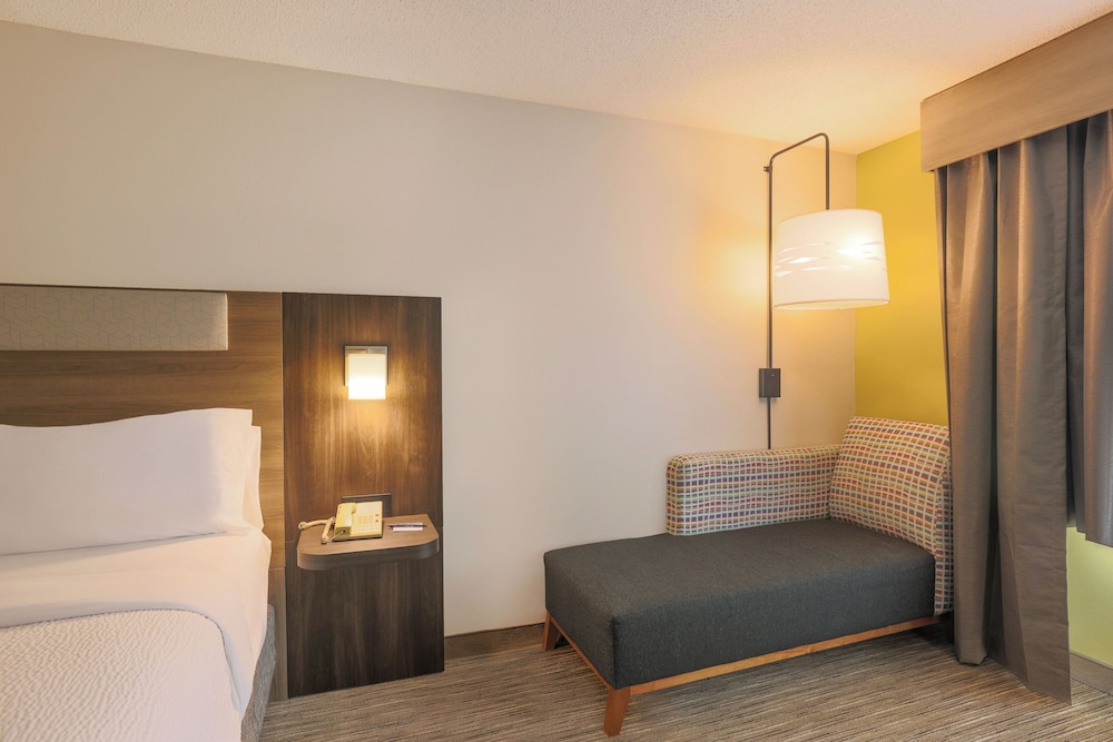 holiday inn express and suites raleigh north wake
