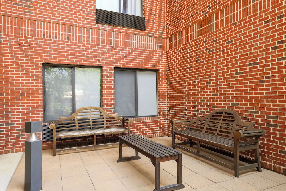 holiday inn express and suites raleigh north wake