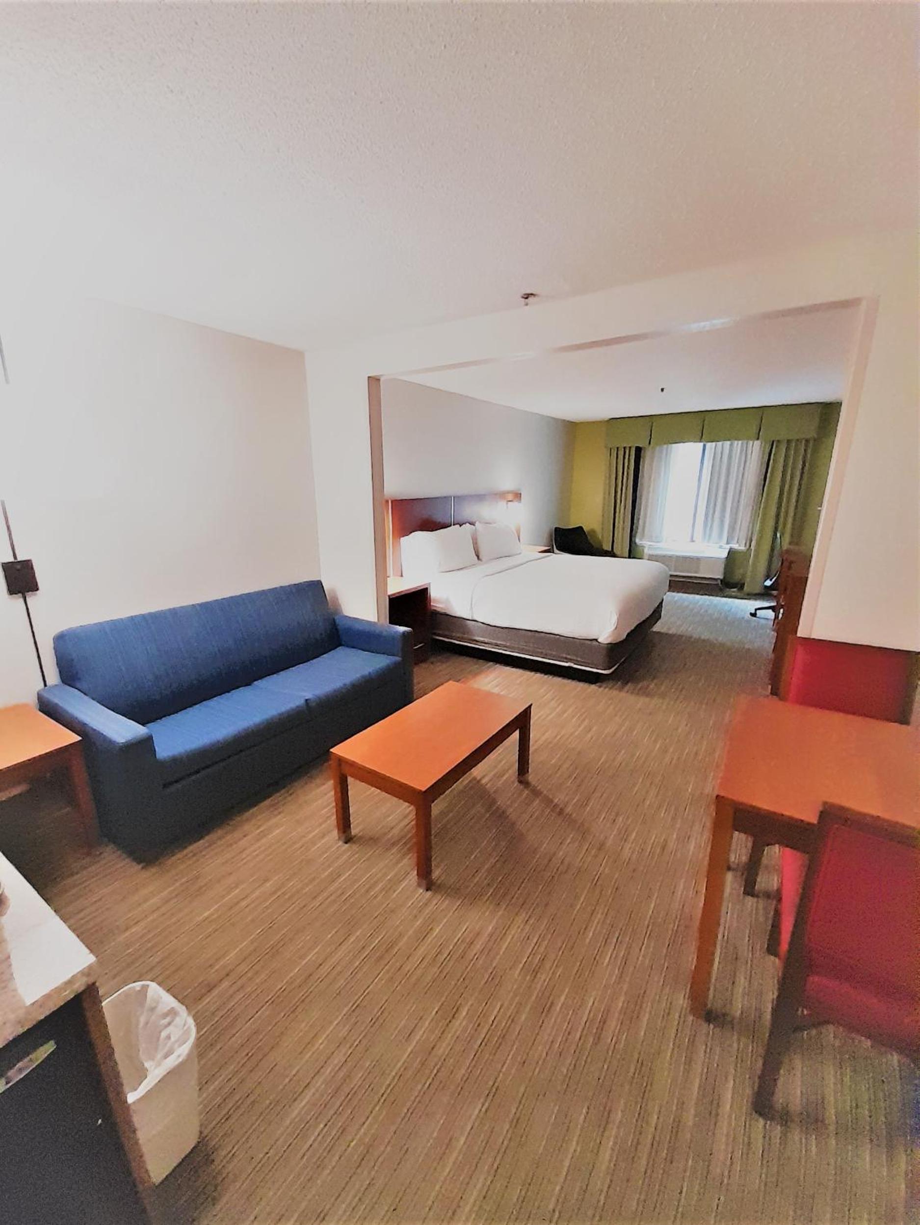 holiday inn express and suites raleigh north wake