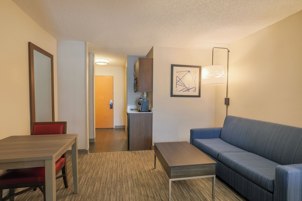 holiday inn express and suites raleigh north wake
