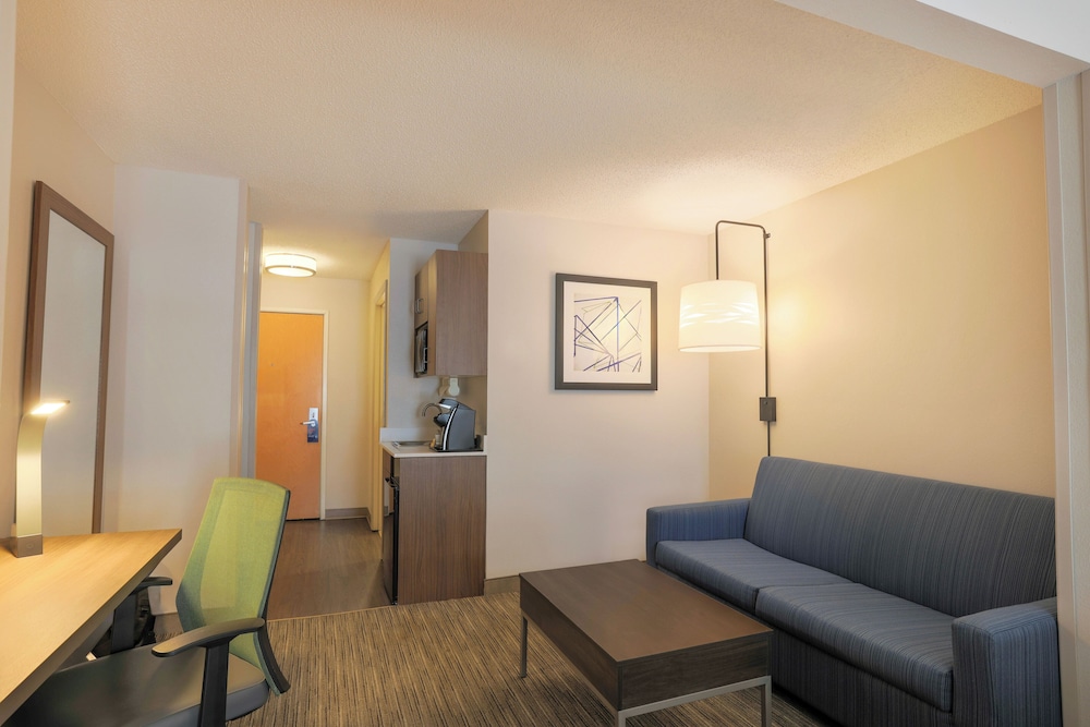 holiday inn express and suites raleigh north wake