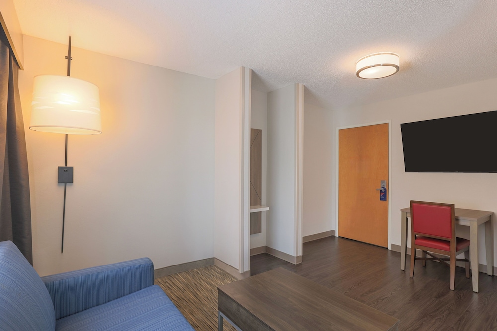 holiday inn express and suites raleigh north wake