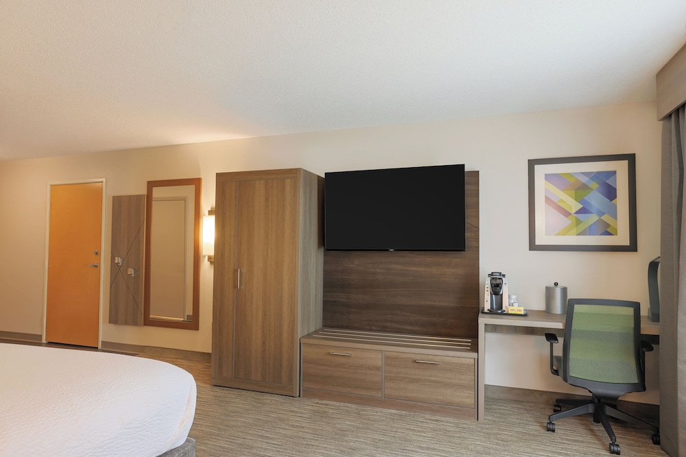 holiday inn express and suites raleigh north wake