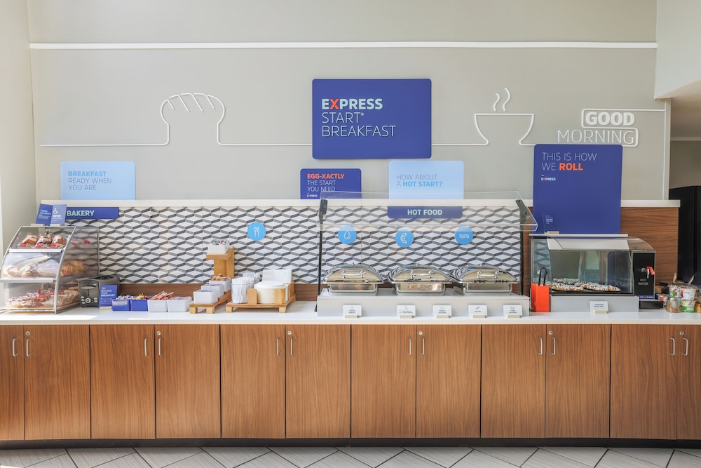 holiday inn express and suites raleigh north wake