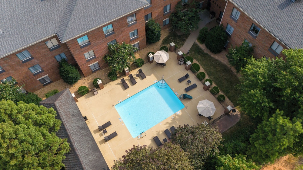 holiday inn express and suites raleigh north wake