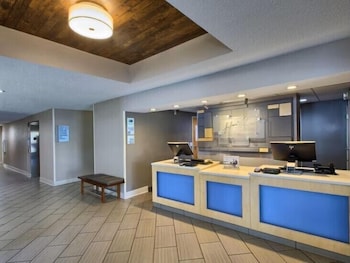 Holiday Inn Express And Suites Raleigh North Wake,Raleigh>>Charlotte,3 star