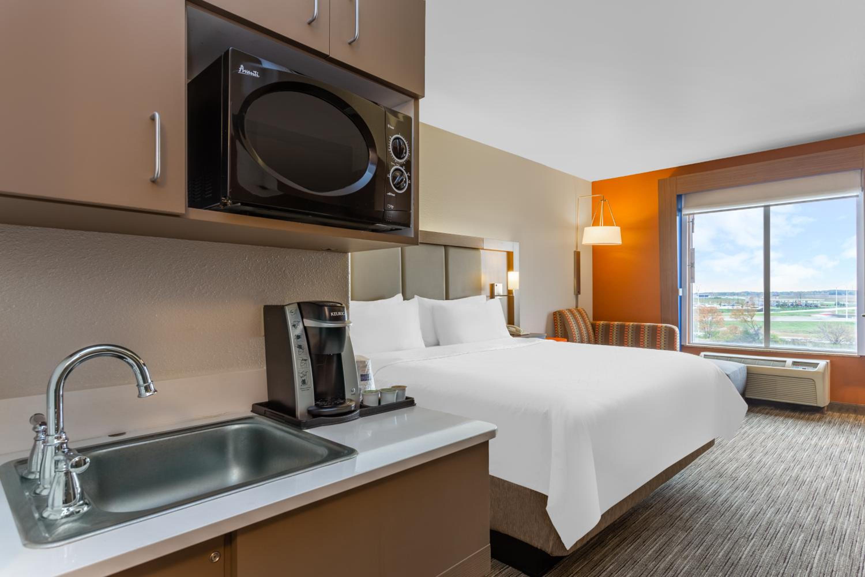 holiday inn express hotel and suites rockford loves park by ihg