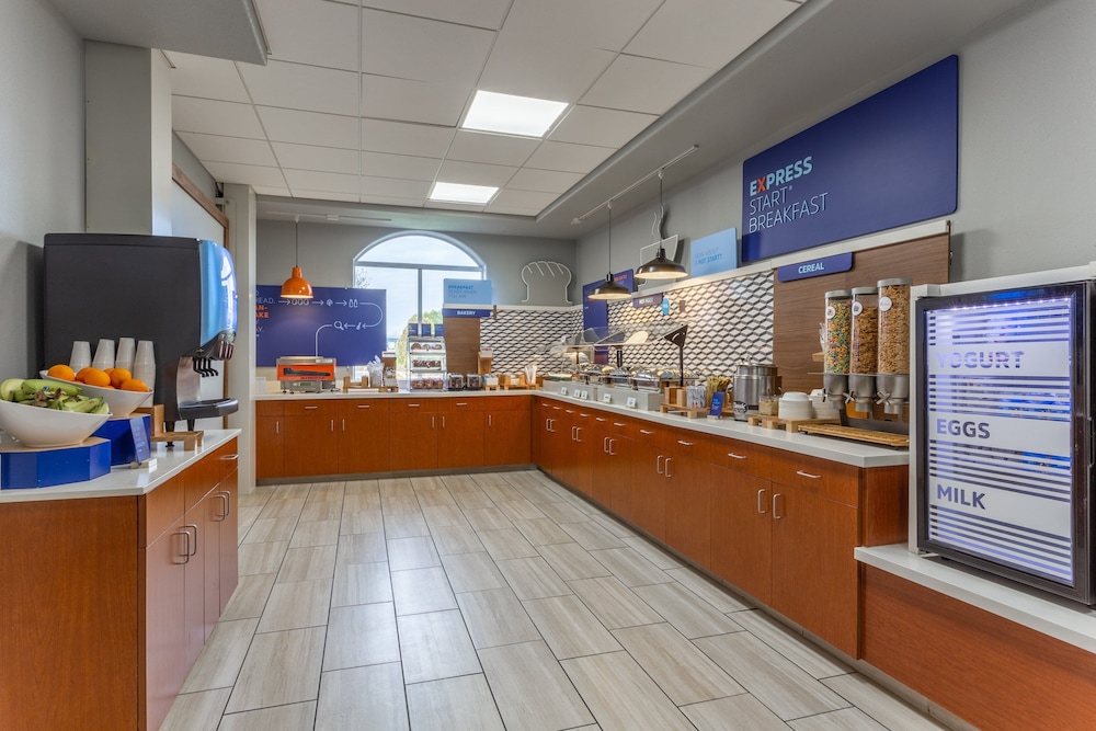 holiday inn express hotel and suites rockford loves park by ihg