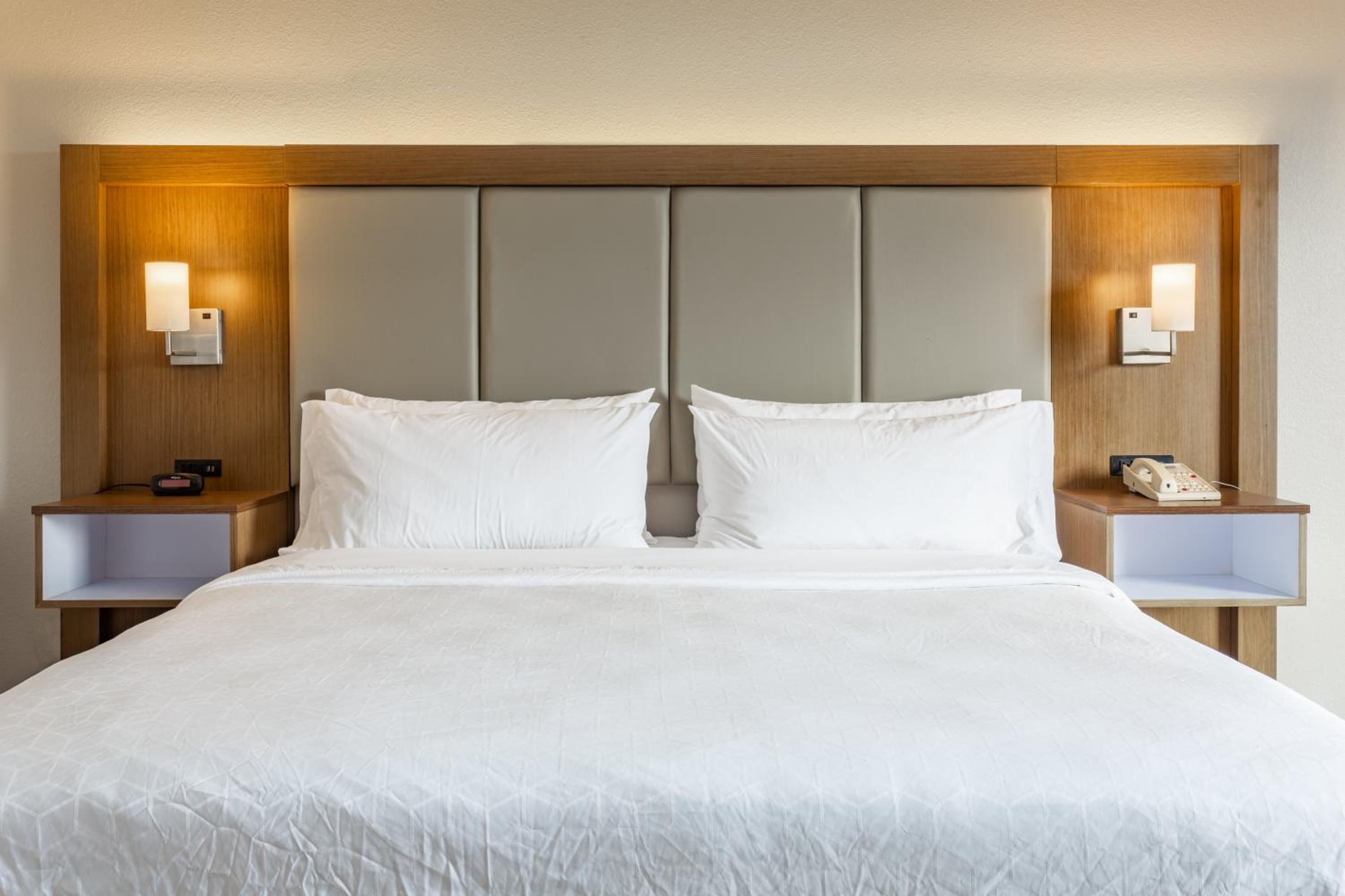 holiday inn express hotel and suites rockford loves park by ihg
