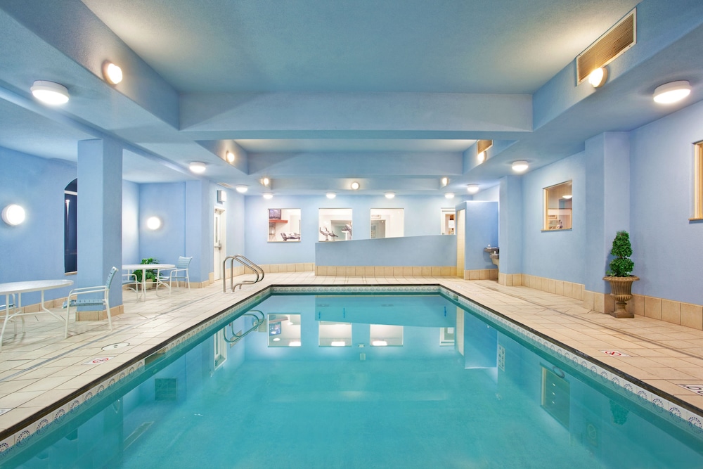 holiday inn express hotel and suites rockford loves park by ihg