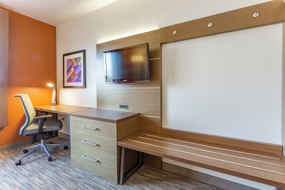holiday inn express hotel and suites rockford loves park by ihg