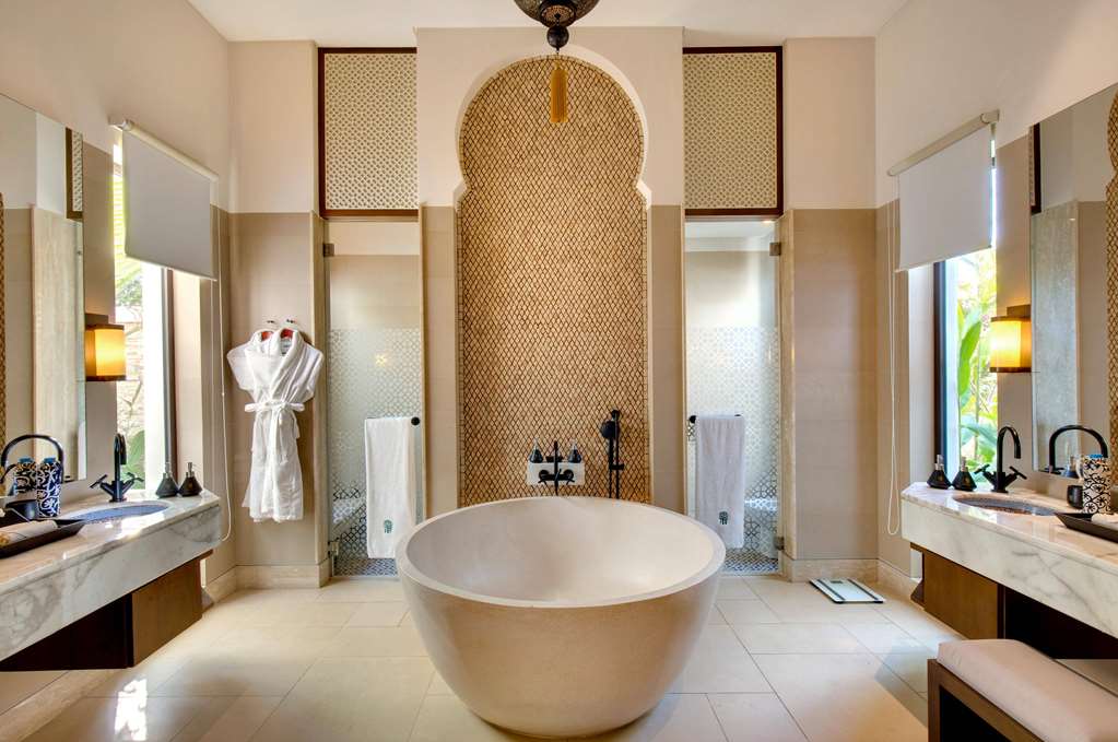 banyan tree tamouda bay