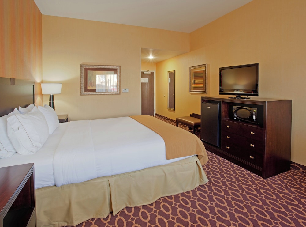 holiday inn express and suites sacramento ne cal expo