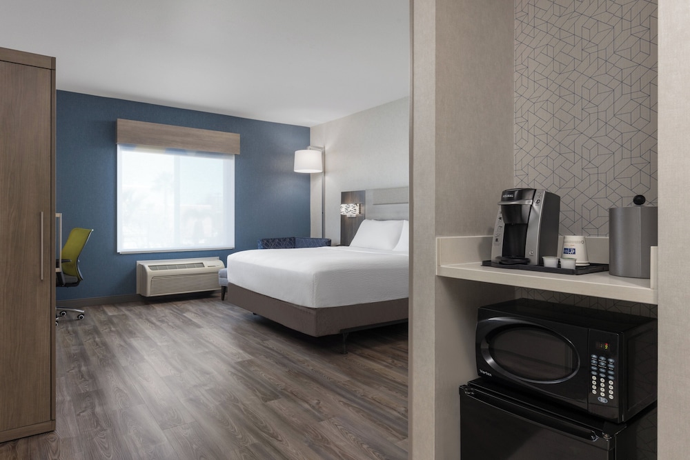 holiday inn express and suites sacramento ne cal expo